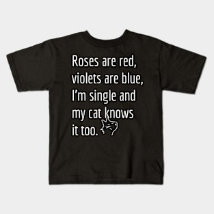 Roses are red, violets are blue, I'm single and my cat knows it too. Kids T-Shirt